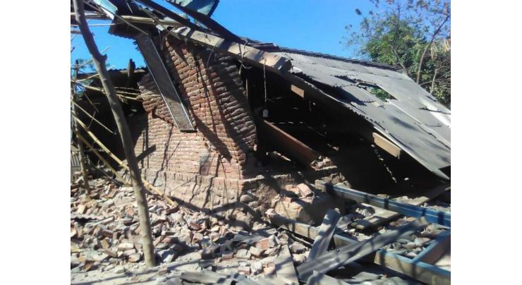 Multiple quakes rock Indonesia's Lombok island, 10 dead

