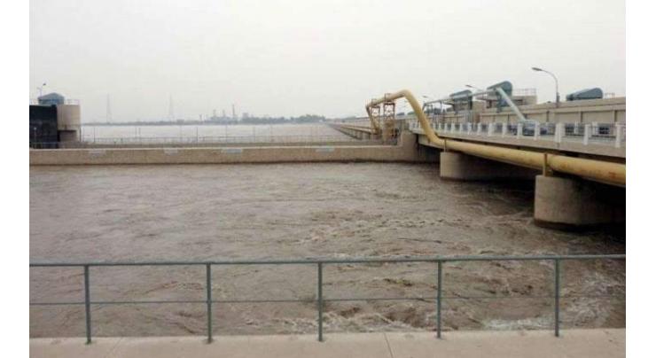 Rivers Indus, Kabul continue to flow in low flood
