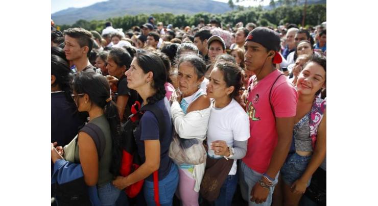 Ecuador opens 'humanitarian corridor' for mass of Venezuelan migrants
