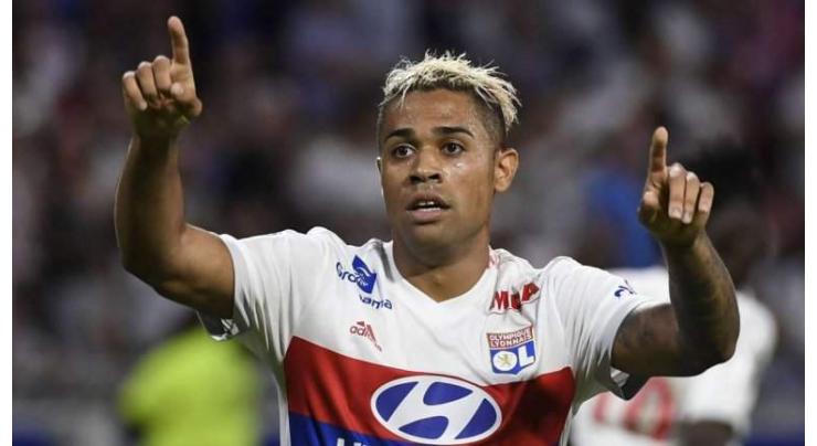 Real Madrid set to buy back striker Mariano from Lyon
