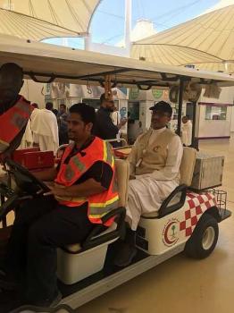 الدكتور القاسم يتفقد سير العمل الإسعافي في صالات الحجاج بمطار الملك عبد العزيز