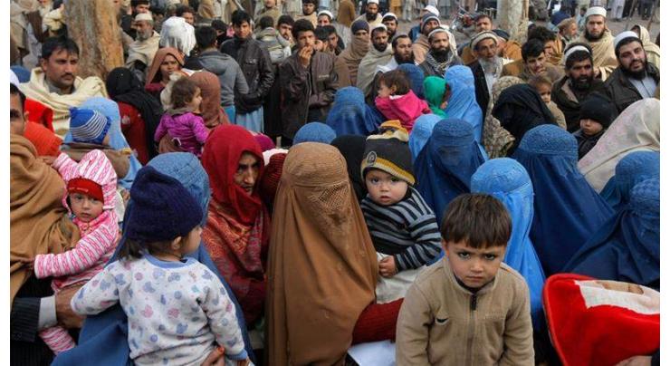 UN representative visits Jalozai camp, praised Pakistan for helping Afghan refugees
