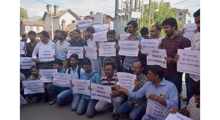 Journalists protest in Pulwama to demand Asif's release
