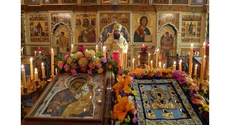 Orthodox Christians Visiting Russian Church in Washington to See Myrrh-Streaming Icon