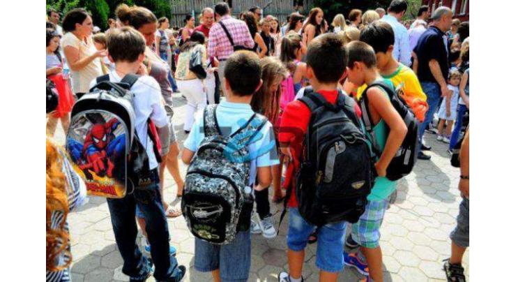 Carrying heavy weighted school bags can cause serious spinal deformities: Expert warned
