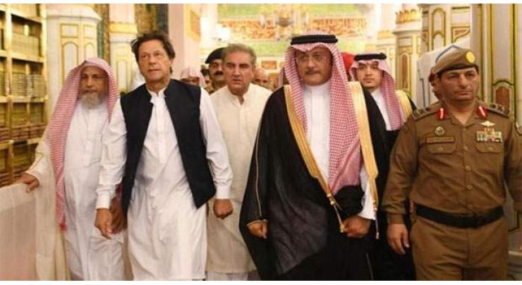 Prime Minister Imran Khan performs Umrah, prays for prosperity of Pakistan; Kaaba doors opened

