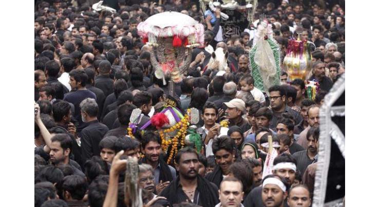 Police officials remain high alert on Ashura in Lahore
