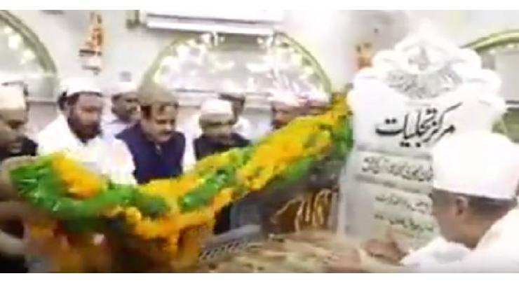 Chief Minister Punjab performs ghusal ceremony of shrine of Data Ganj Bakhsh
