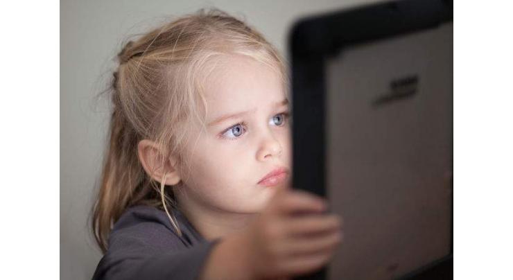 Eye specialists warns parents to protect kids' eyes from too much screen time
