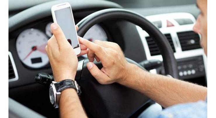 Drivers fined for using mobile phones in Faisalabad 

