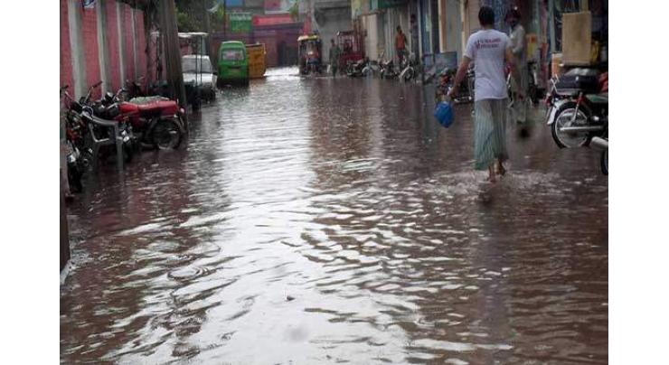 Commissioner Gujranwala visits flood-hit areas
