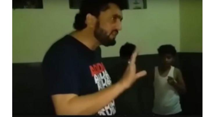 Sheheryar Afridi bursts into tears upon meeting juveniles in jail  