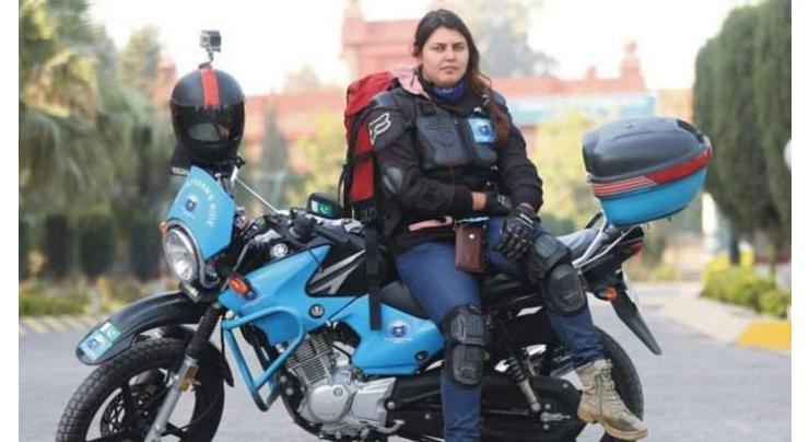 Pakistani biker Gulafshan Tariq reaches Multan as part of her Punjab tour
