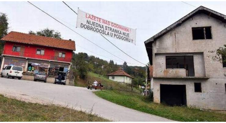 'Enough lies!': Bosnian village bans politicians
