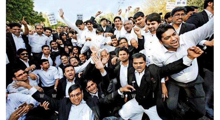Lawyers observe token strike in Faisalabad 
