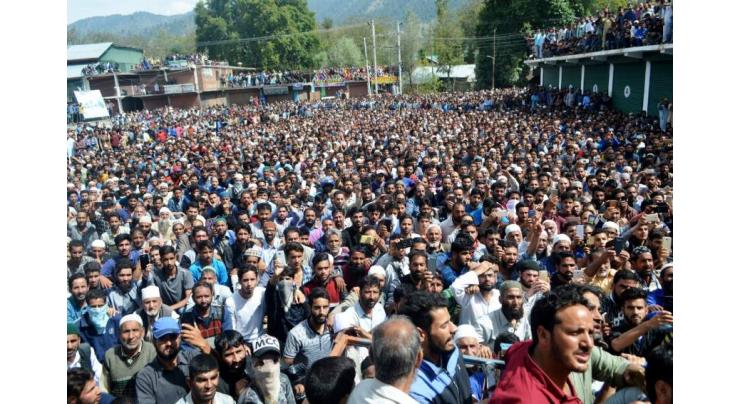 Thousands attend funeral prayers of martyred youth in IOK
