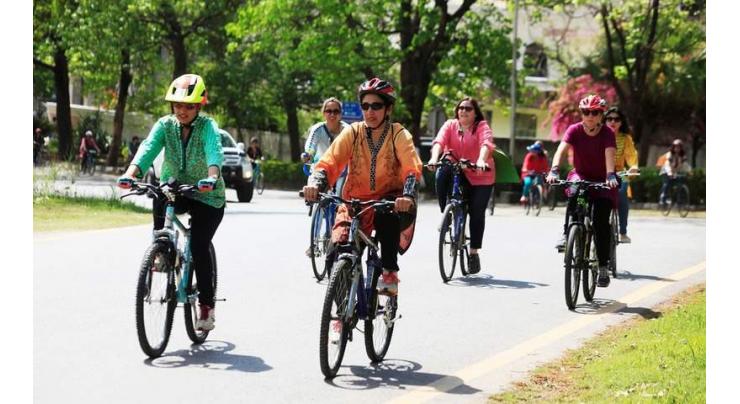 Bicycling may help ward-off bad impact of auto emission, climate change
