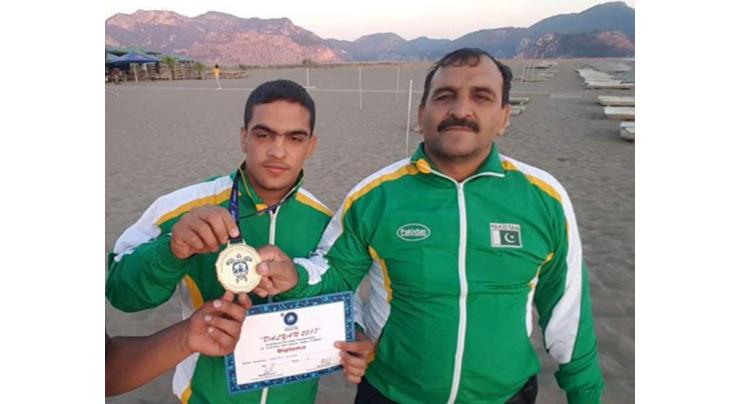 Pakistan Olympic Association felicitates wrestler Inayat
