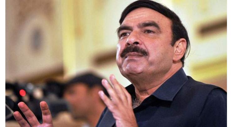 Sheikh Rashid expresses grief over loss of lives in train-rickshaw collision
