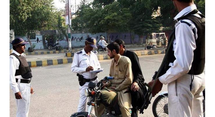68 held for traffic rules violation in city Karachi
