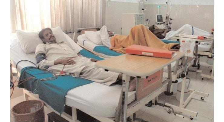 Commissioner Sukkur visits hospital, inspects facilicities
