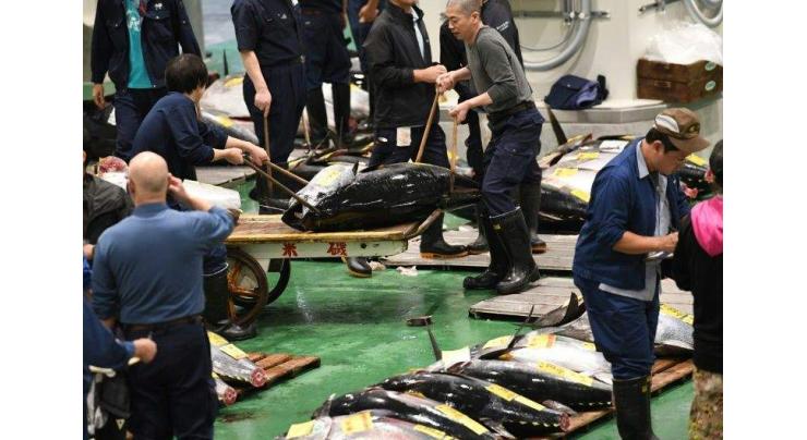 Tokyo's Tsukiji hold-outs defy demolition orders and trade on
