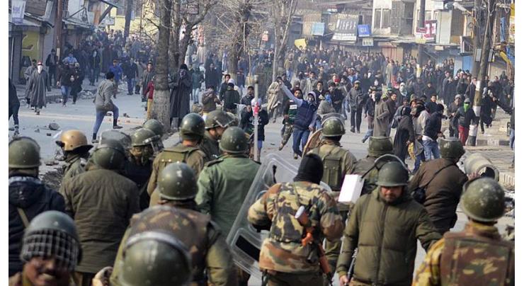 Indian troops, police thrash journalists in Srinagar
