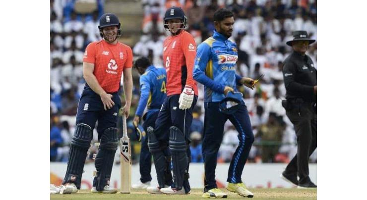 Thunder and lightning stops England run chase in Sri Lanka
