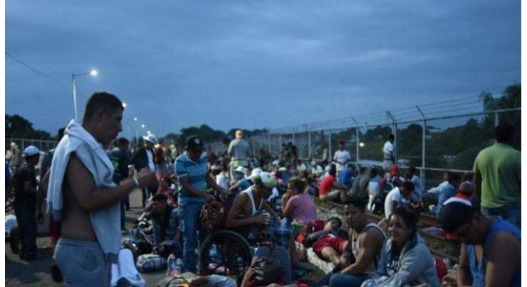Thousands of Central American migrants stranded on Mexican border
