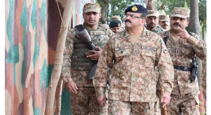 Corps Commander Rawalpindi visits troops at Siachin, Minimerg
