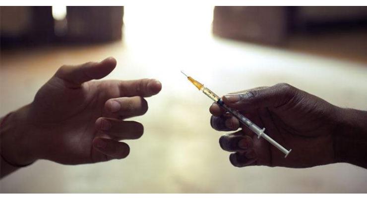 Use of unsterile syringes transmit hepatitis B and C
