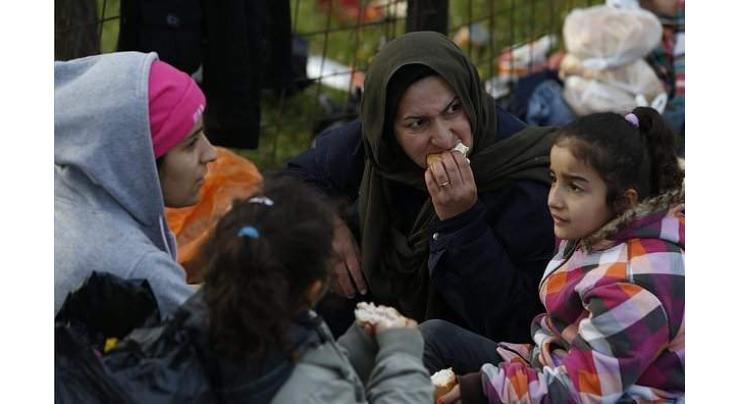 EU-bound migrants scuffle with Bosnian police near border

