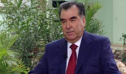وزیر الخارجیة الباکستاني شاہ محمود قریشي یلتقي الرئیس الطاجیکي امام علي رحمن نوف