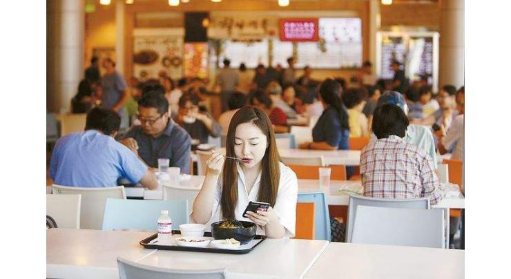 1 in 4 seniors eat alone in S Korea: survey
