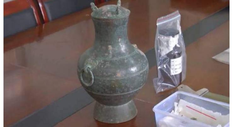 Chinese archaeologists discover 2,000-year-old liquor in ancient tomb
