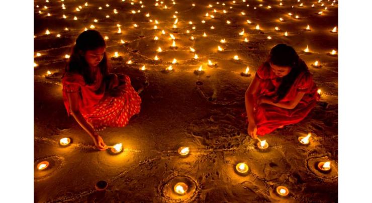 Hindu community celebrates Diwali
