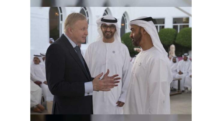 Mohamed bin Zayed receives Abu Dhabi CEO Roundtable attendees