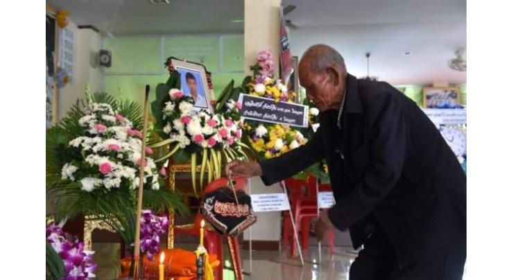 Thais mourn child boxer as funeral held
