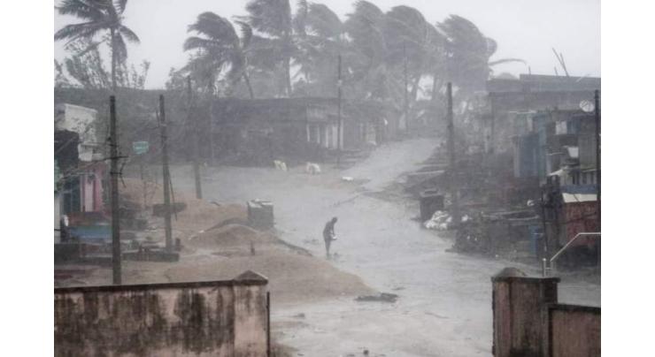 Cyclone batters east India coastline
