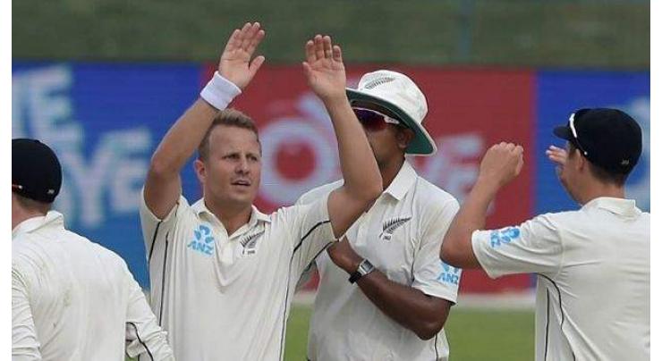Wagner completes 150 wickets after Pakistan take lead
