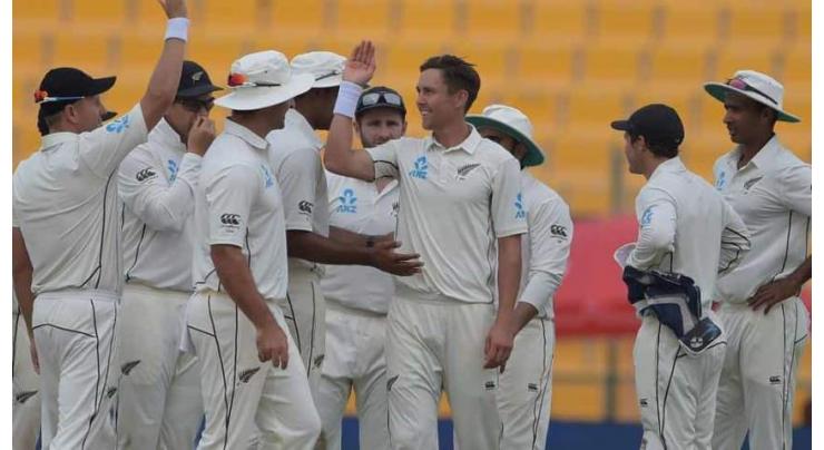 Boult leads New Zealand fightback against Pakistan
