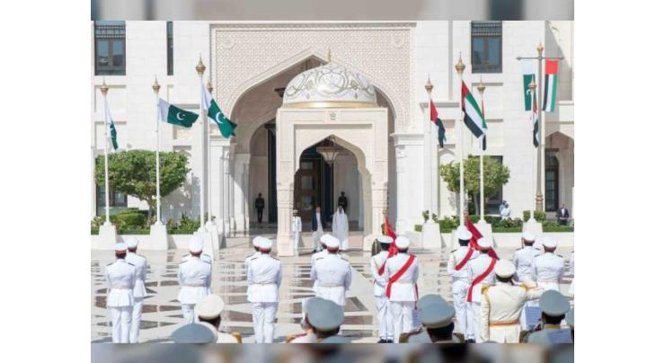 <span>Abu Dhabi Crown Prince receives Pakistani Prime Minister</span>