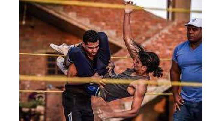 Egyptian enthusiasts get American wrestling off the ground
