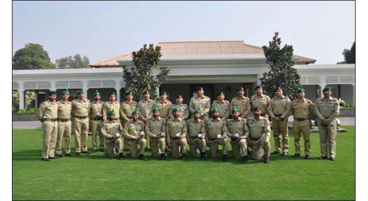 COAS meets gold-winning Pak Army team
