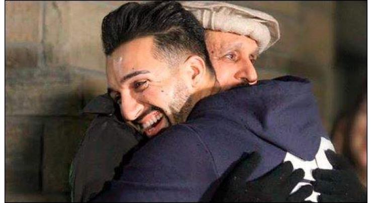Sham Idrees gifts his father Mercedes and his reaction is priceless