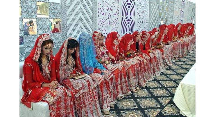 60 couples tie the knot during mass marriage ceremony
