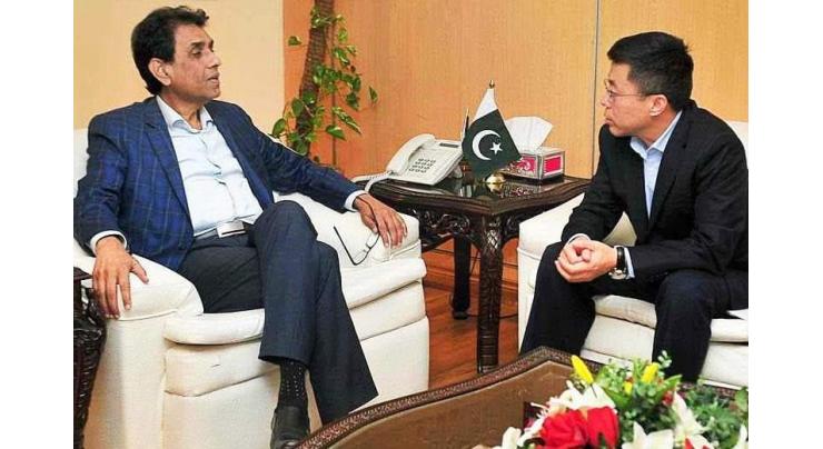 Chairman &amp; CEO of CMPak discusses Digital future of Pakistan with Federal Minister IT Dr.Khalid Maqbool Siddique