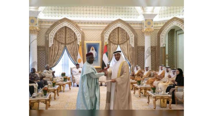 <span>Mohamed bin Zayed, President of Niger explore developing bilateral ties</span>
