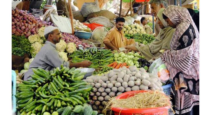 Additional Deputy Commissioner Bahawalpur directs strict surveillance for fruit, vegetables bidding in markets on daily basis
