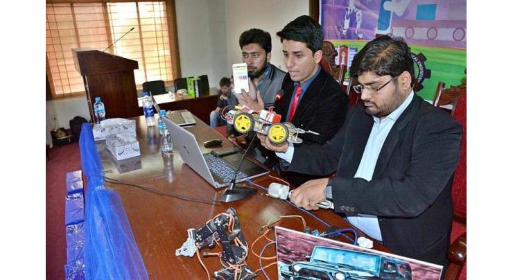 Students throng Government College University Faisalabad to known about robotic technologies
